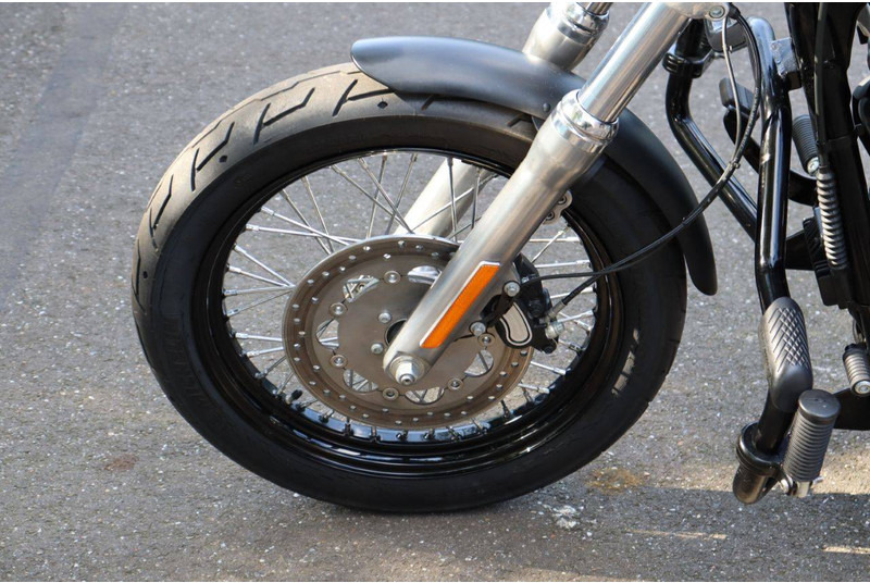 Motocyclette Harley-Davidson Dyna Street Bob: photos 10 Motocyclette Harley-Davidson Dyna Street Bob: photos 10