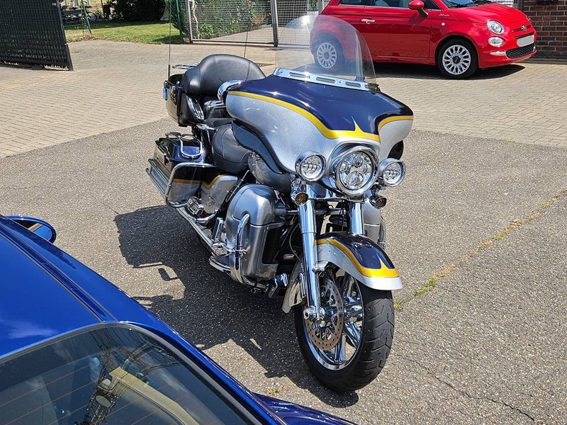 Harley-Davidson Electra Glide Ultra Classic (FLHTCUSE7) CVO - Motocyclette: photos 5 Harley-Davidson Electra Glide Ultra Classic (FLHTCUSE7) CVO - Motocyclette: photos 5