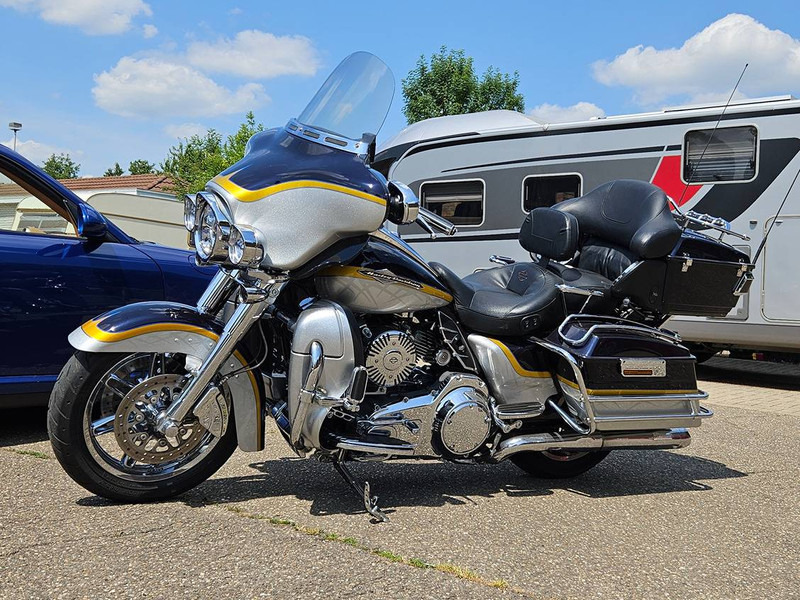 Harley-Davidson Electra Glide Ultra Classic (FLHTCUSE7) CVO - Motocyclette: photos 2 Harley-Davidson Electra Glide Ultra Classic (FLHTCUSE7) CVO - Motocyclette: photos 2