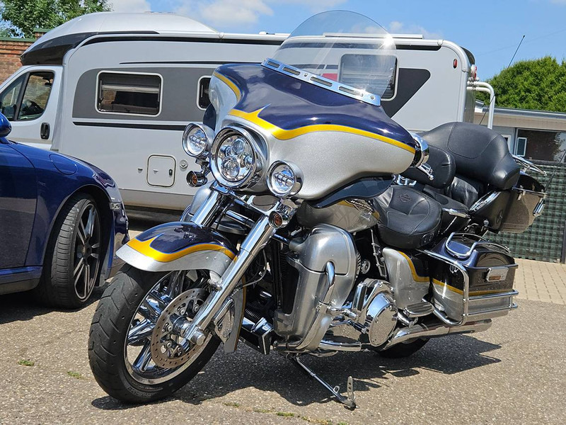 Harley-Davidson Electra Glide Ultra Classic (FLHTCUSE7) CVO - Motocyclette: photos 1 Harley-Davidson Electra Glide Ultra Classic (FLHTCUSE7) CVO - Motocyclette: photos 1