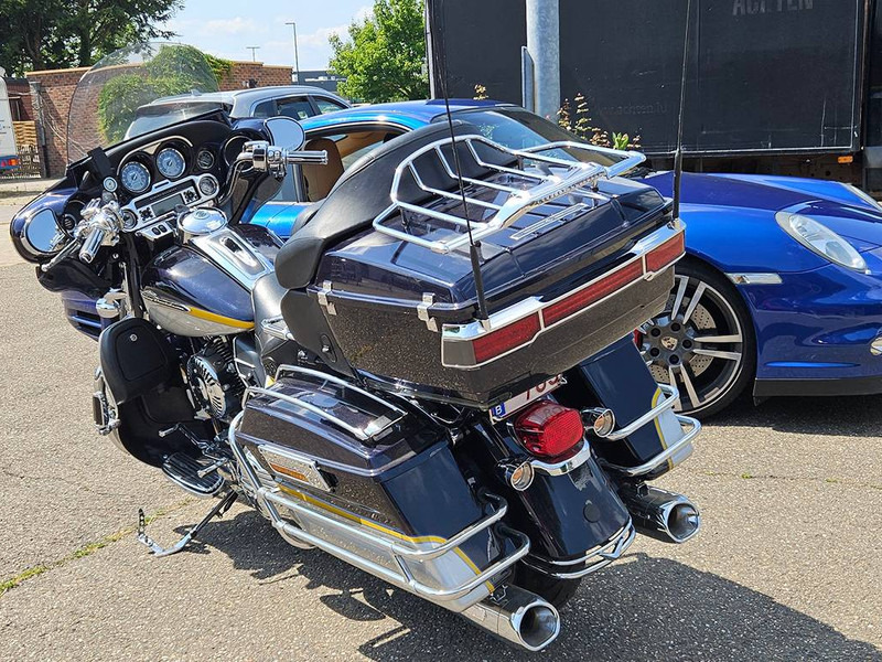 Harley-Davidson Electra Glide Ultra Classic (FLHTCUSE7) CVO - Motocyclette: photos 3 Harley-Davidson Electra Glide Ultra Classic (FLHTCUSE7) CVO - Motocyclette: photos 3
