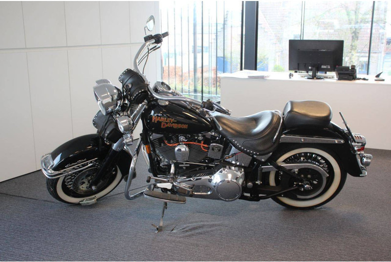 Harley-Davidson Heritage Softail - Motocyclette: photos 2 Harley-Davidson Heritage Softail - Motocyclette: photos 2