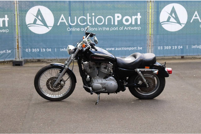 Harley-Davidson Sportster XL883 - Motocyclette: photos 1 Harley-Davidson Sportster XL883 - Motocyclette: photos 1