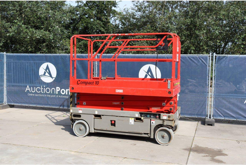 Haulotte Compact 10 - Nacelle ciseaux: photos 3 Haulotte Compact 10 - Nacelle ciseaux: photos 3