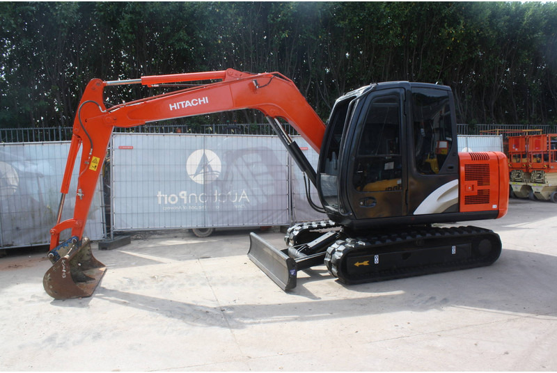 Hitachi ZX60 - Pelle sur chenille: photos 1 Hitachi ZX60 - Pelle sur chenille: photos 1