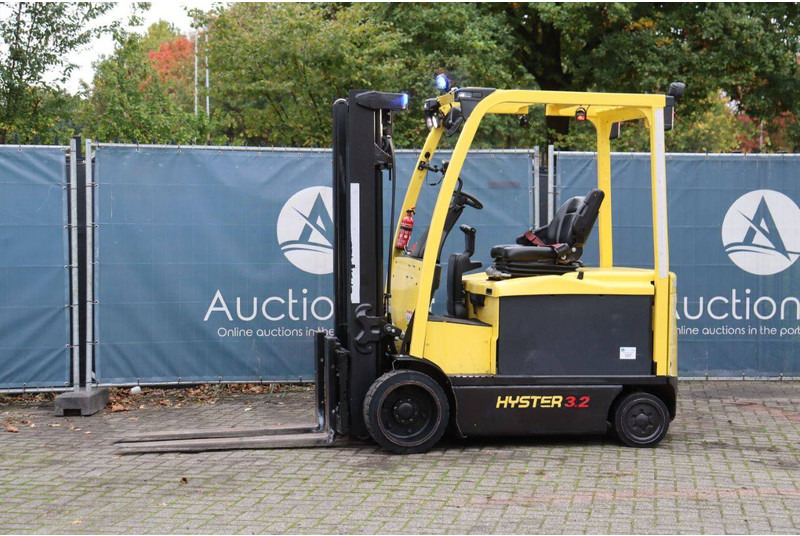 Hyster E3.2XN - Chariot élévateur électrique: photos 1 Hyster E3.2XN - Chariot élévateur électrique: photos 1