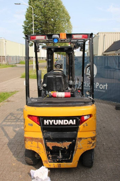 Hyundai 25B-9 - Chariot élévateur électrique: photos 4 Hyundai 25B-9 - Chariot élévateur électrique: photos 4