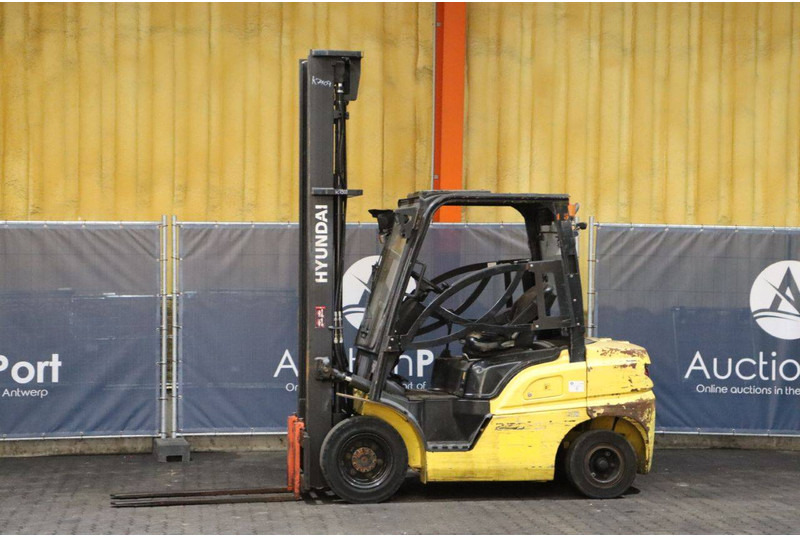 Hyundai 25D-9 - Chariot élévateur diesel: photos 1 Hyundai 25D-9 - Chariot élévateur diesel: photos 1