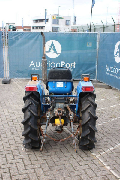 Iseki TU1900F - Tracteur agricole: photos 4 Iseki TU1900F - Tracteur agricole: photos 4