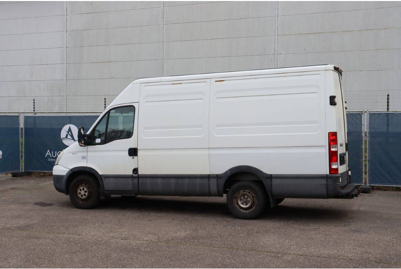 Iveco Daily 35S13 - Fourgon utilitaire: photos 4 Iveco Daily 35S13 - Fourgon utilitaire: photos 4
