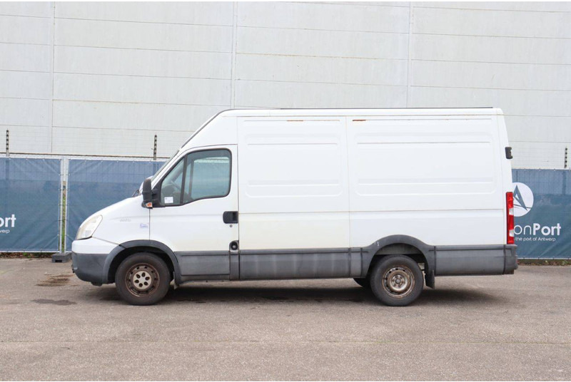 Iveco Daily 35S13 - Fourgon utilitaire: photos 2 Iveco Daily 35S13 - Fourgon utilitaire: photos 2