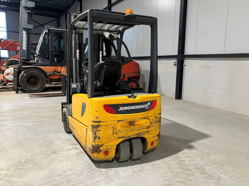 Jungheinrich EFG 216 - Chariot élévateur électrique: photos 3 Jungheinrich EFG 216 - Chariot élévateur électrique: photos 3