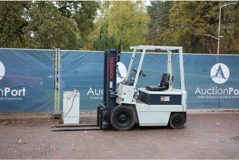 Komatsu FB20-3 - Chariot élévateur électrique: photos 1 Komatsu FB20-3 - Chariot élévateur électrique: photos 1