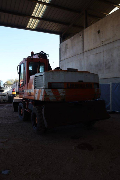 Liebherr A316 - Pelle sur pneus: photos 4 Liebherr A316 - Pelle sur pneus: photos 4