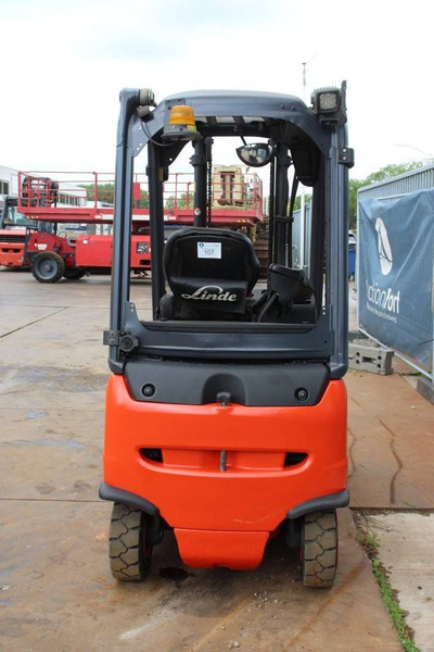 Linde E20PH-02 - Chariot élévateur électrique: photos 4 Linde E20PH-02 - Chariot élévateur électrique: photos 4