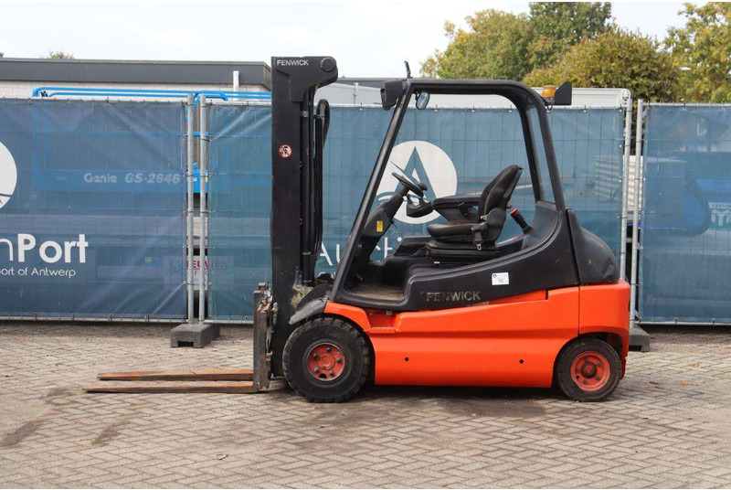 Linde E30/02 - Chariot élévateur électrique: photos 2 Linde E30/02 - Chariot élévateur électrique: photos 2