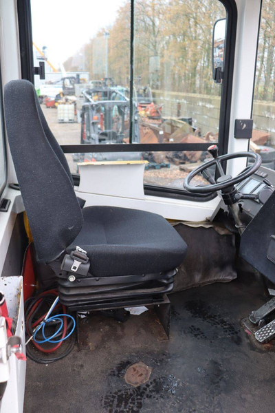 Tracteur portuaire MOL YM 180/4X2: photos 19