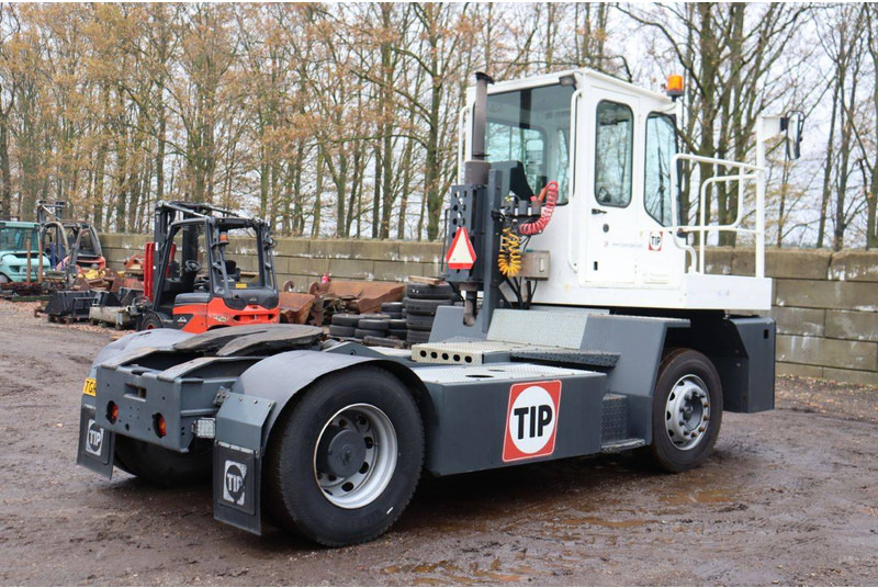 Tracteur portuaire MOL YM 180/4X2: photos 6