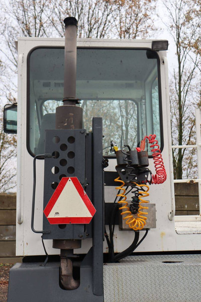 Tracteur portuaire MOL YM 180/4X2: photos 18