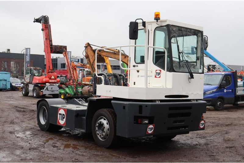 Tracteur portuaire MOL YM 180/4X2: photos 7