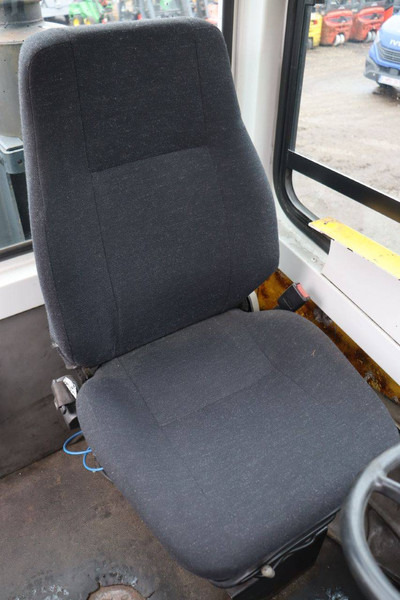 Tracteur portuaire MOL YM 180/4X2: photos 20