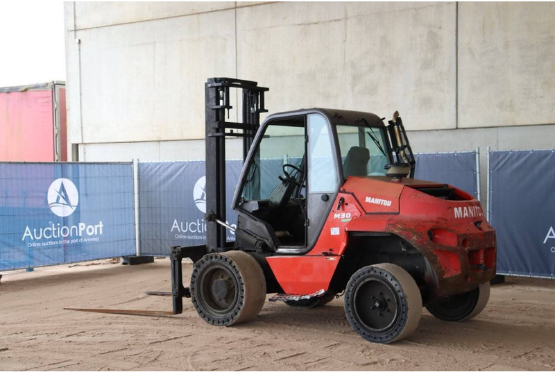 Manitou M 30-2 P ST3B S4 EU - Chariot tout terrain: photos 3 Manitou M 30-2 P ST3B S4 EU - Chariot tout terrain: photos 3