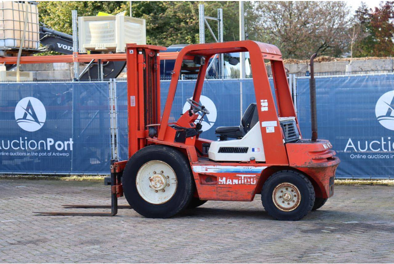 Manitou MCE 25H - Chariot élévateur diesel: photos 3 Manitou MCE 25H - Chariot élévateur diesel: photos 3