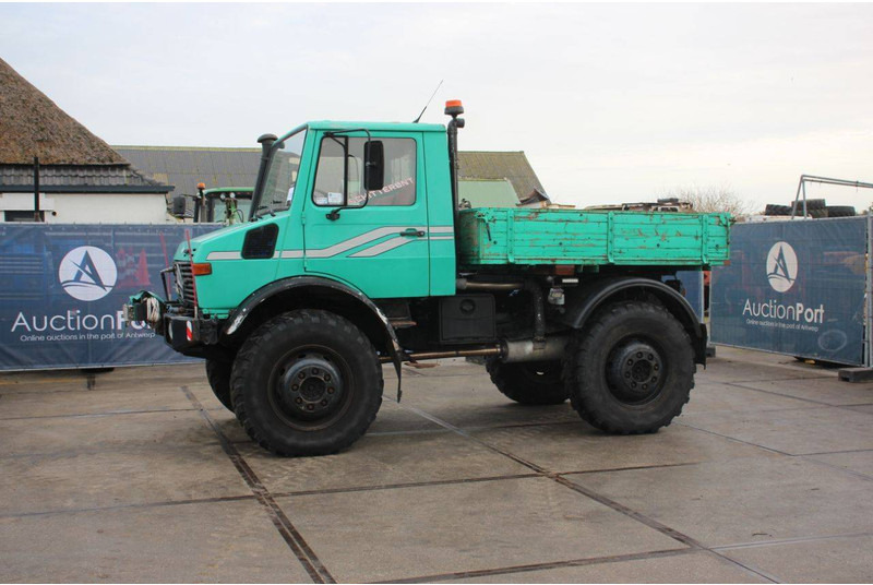 Mercedes-Benz Unimog 1300 - Camion plateau: photos 1 Mercedes-Benz Unimog 1300 - Camion plateau: photos 1