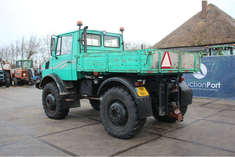 Mercedes-Benz Unimog 1300 - Camion plateau: photos 3 Mercedes-Benz Unimog 1300 - Camion plateau: photos 3