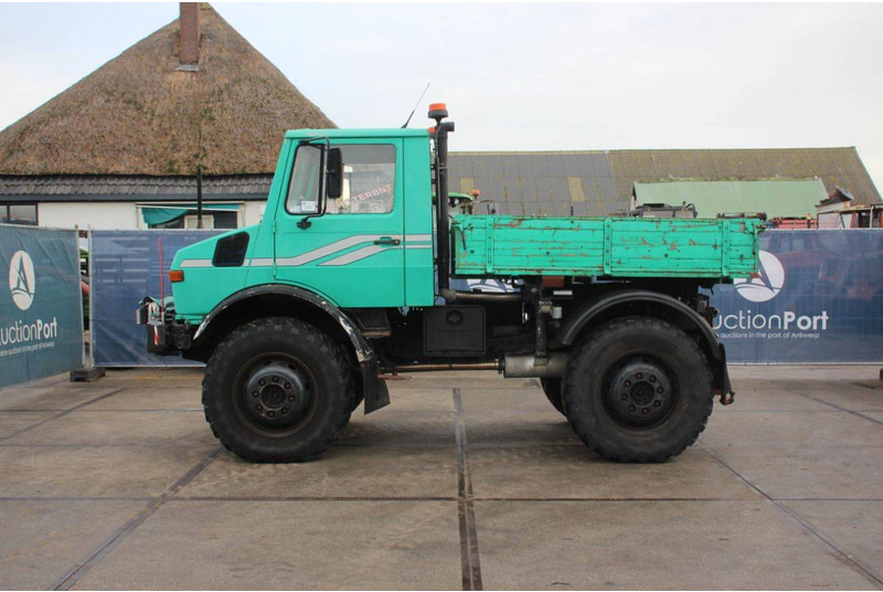 Mercedes-Benz Unimog 1300 - Camion plateau: photos 2 Mercedes-Benz Unimog 1300 - Camion plateau: photos 2