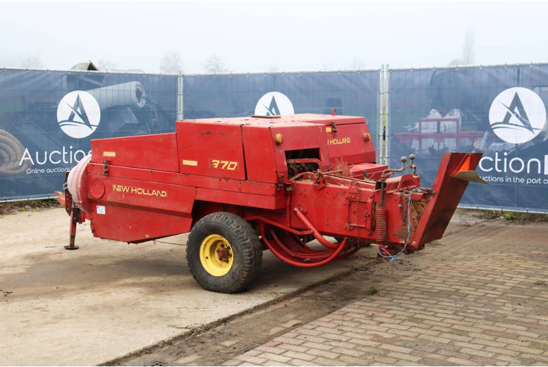 New Holland 370 Hayliner - Presse à balles cubiques: photos 3 New Holland 370 Hayliner - Presse à balles cubiques: photos 3