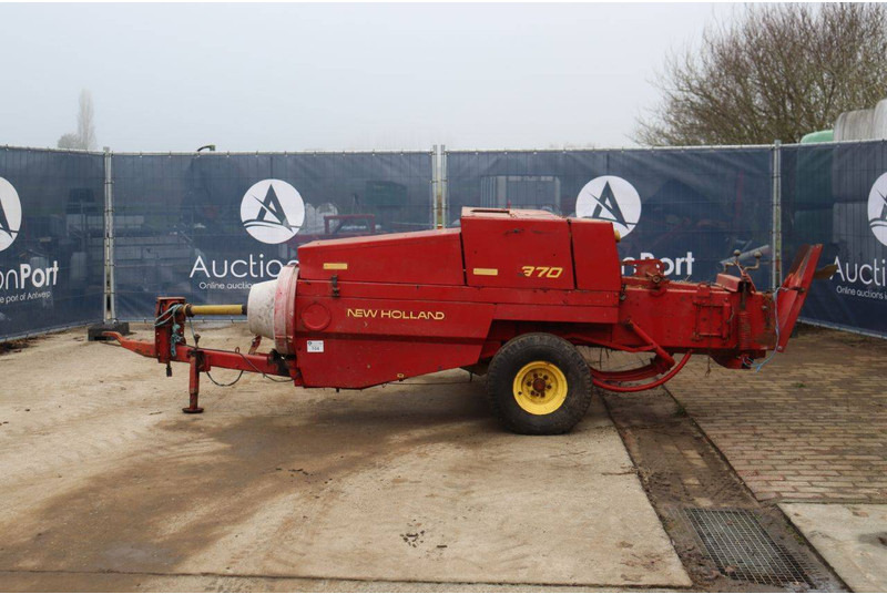 New Holland 370 Hayliner - Presse à balles cubiques: photos 2 New Holland 370 Hayliner - Presse à balles cubiques: photos 2