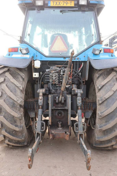 New Holland 8670 - Tracteur agricole: photos 4 New Holland 8670 - Tracteur agricole: photos 4