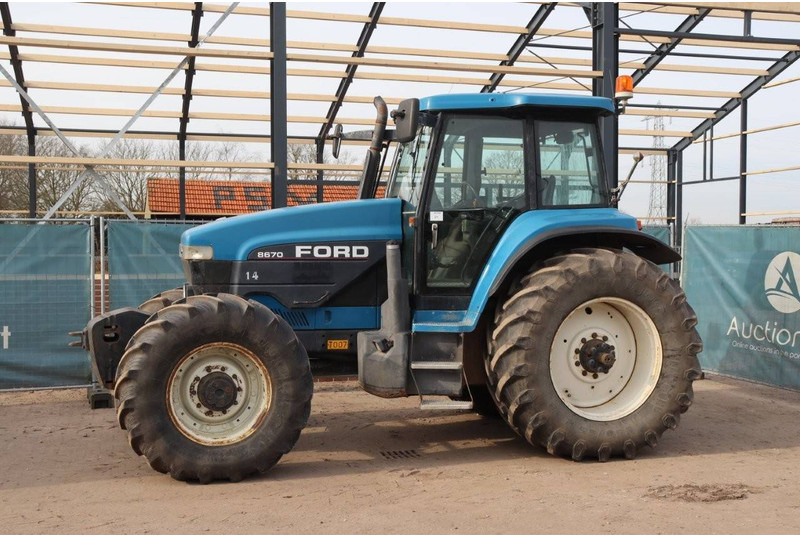 New Holland 8670 - Tracteur agricole: photos 1 New Holland 8670 - Tracteur agricole: photos 1