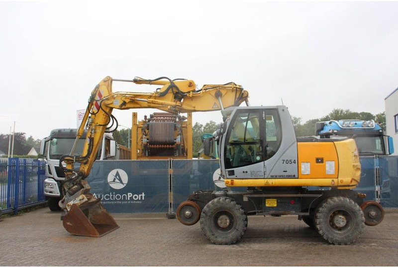 New Holland MH5 Plus - Pelle sur pneus: photos 2 New Holland MH5 Plus - Pelle sur pneus: photos 2