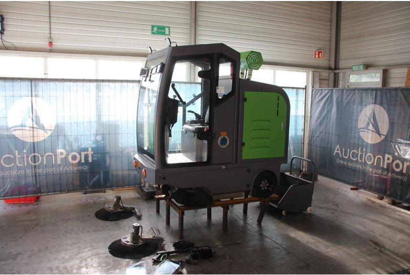 Onbekend D19 - Balayeuse de voirie: photos 1 Onbekend D19 - Balayeuse de voirie: photos 1