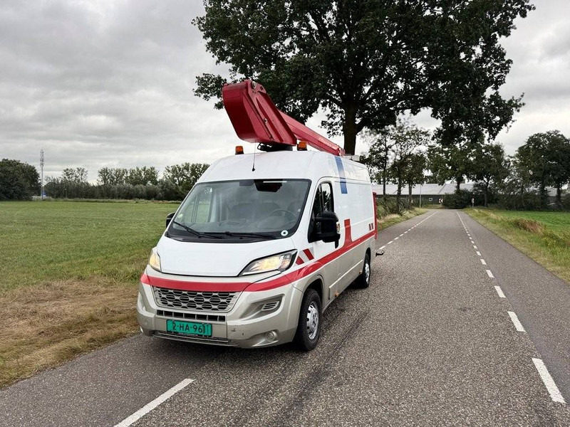 Peugeot Boxer 2.0HDI - Camion avec nacelle: photos 3 Peugeot Boxer 2.0HDI - Camion avec nacelle: photos 3