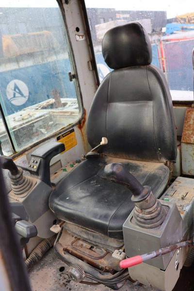 Pelle sur chenille Takeuchi TB175: photos 18