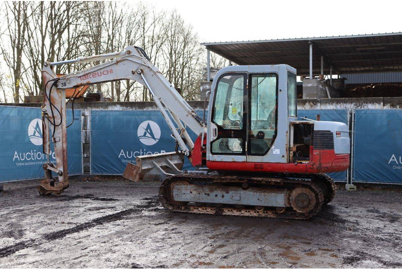 Takeuchi TB175 - Pelle sur chenille: photos 3 Takeuchi TB175 - Pelle sur chenille: photos 3