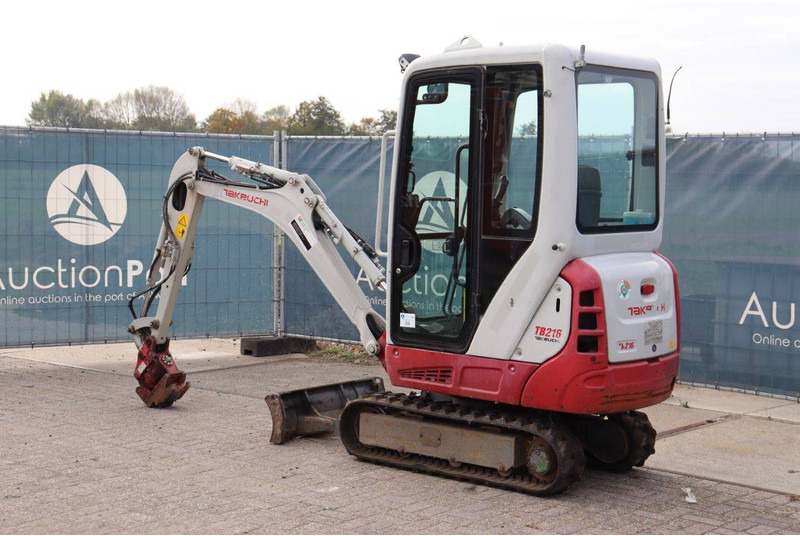 Takeuchi TB216 - Mini pelle: photos 3 Takeuchi TB216 - Mini pelle: photos 3