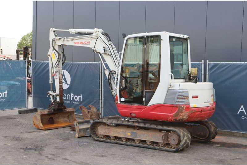 Takeuchi TB250 - Pelle sur chenille: photos 3 Takeuchi TB250 - Pelle sur chenille: photos 3