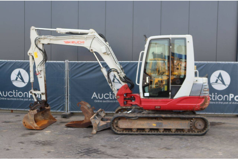 Takeuchi TB250 - Pelle sur chenille: photos 2 Takeuchi TB250 - Pelle sur chenille: photos 2