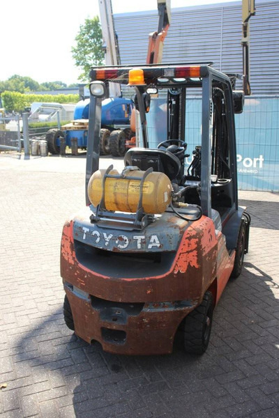 Toyota 02-8FGF25 - Chariot élévateur à gaz: photos 5 Toyota 02-8FGF25 - Chariot élévateur à gaz: photos 5
