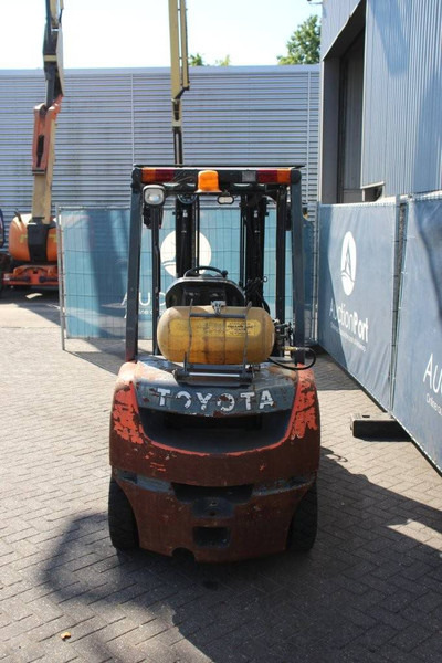 Toyota 02-8FGF25 - Chariot élévateur à gaz: photos 4 Toyota 02-8FGF25 - Chariot élévateur à gaz: photos 4