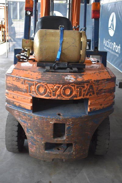 Toyota 42-5FGF25 - Chariot élévateur à gaz: photos 5 Toyota 42-5FGF25 - Chariot élévateur à gaz: photos 5