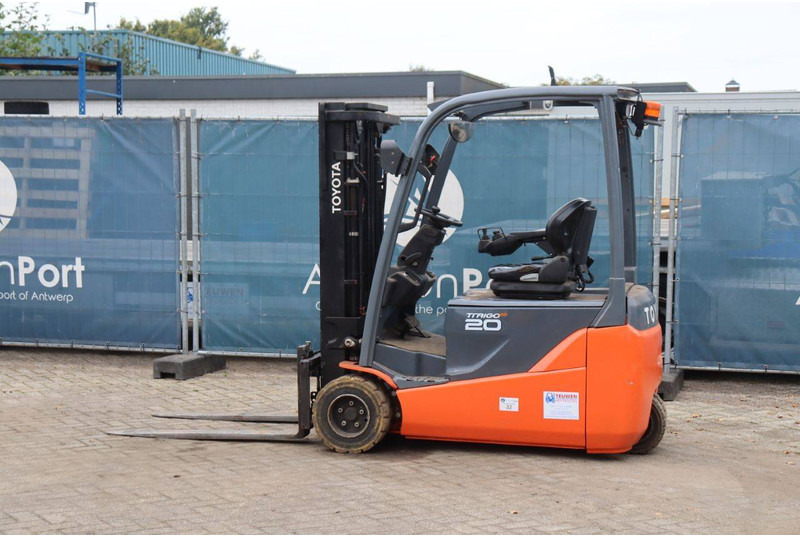 Toyota 8FBE20T - Chariot élévateur électrique: photos 3 Toyota 8FBE20T - Chariot élévateur électrique: photos 3