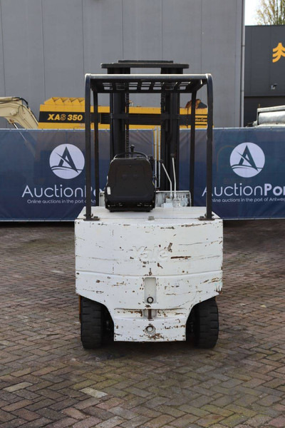 Yale  - Chariot élévateur électrique: photos 5 Yale  - Chariot élévateur électrique: photos 5