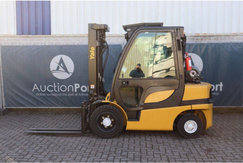 Yale GLP30VX - Chariot élévateur à gaz: photos 2 Yale GLP30VX - Chariot élévateur à gaz: photos 2