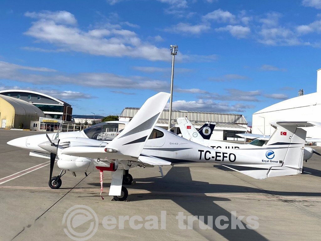 2008 Diamond DA42 Twin Star-Airplane - Équipement aéroportuaire: photos 3 2008 Diamond DA42 Twin Star-Airplane - Équipement aéroportuaire: photos 3