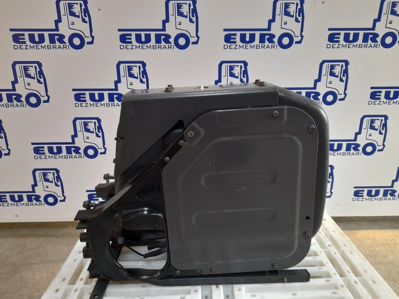 REZERVOR ADBLUE VOLVO 21143667 - AdBlue réservoir pour Camion: photos 1 REZERVOR ADBLUE VOLVO 21143667 - AdBlue réservoir pour Camion: photos 1